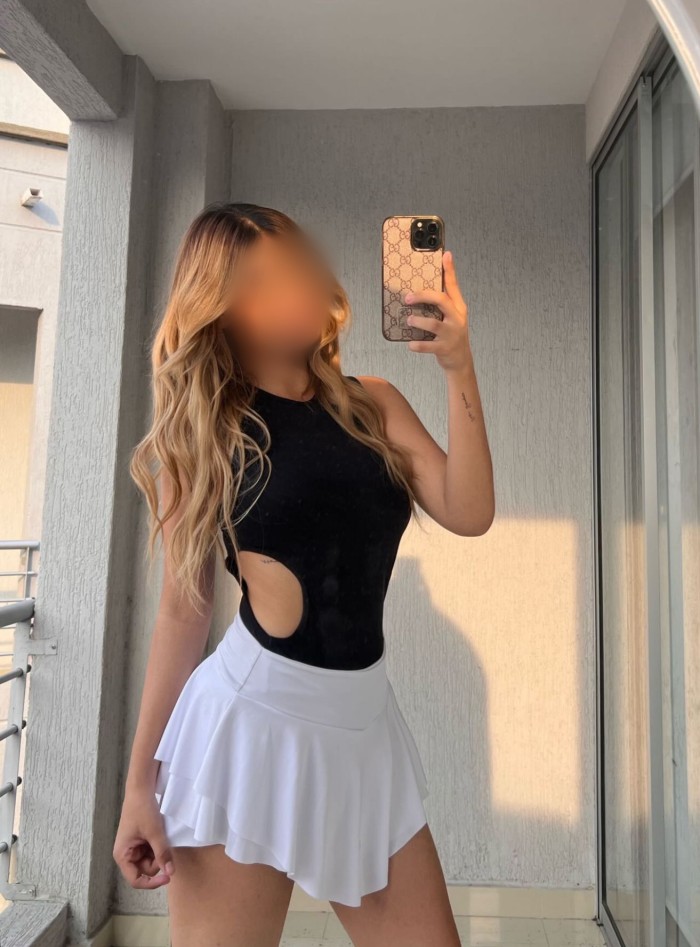 Fiestera ven a disfrutar de una rubia guapa