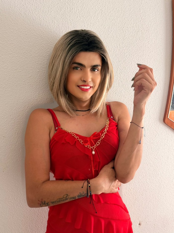 TU MUÑEQUITA TRANS COMPLACIENTE Y ADICTA AL SEXO