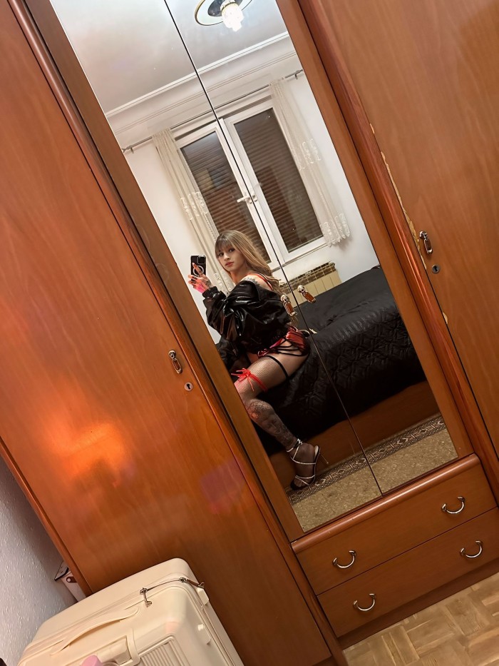 Jovencita trans estrella ardiente