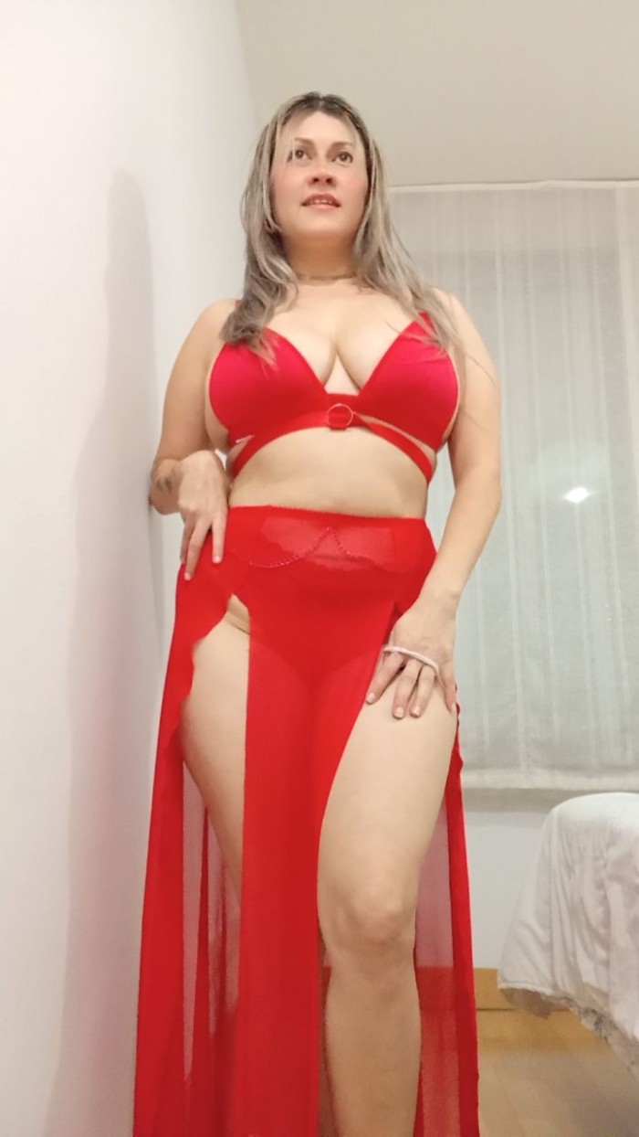 COLOMBIANA ENROLLADA MUY MRBOSA Y FIESTERA