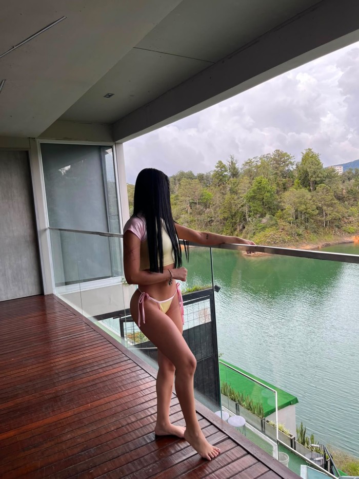jovencita nivel VIP, rubia morosa y caliente
