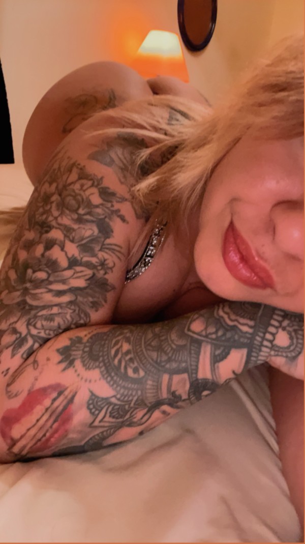 TU PUTITA FAVORITA QUE TE COME LA POLLA ENTERA