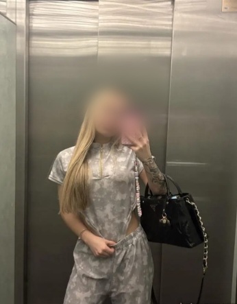 Bella atractiva implicada agradable //por u zona