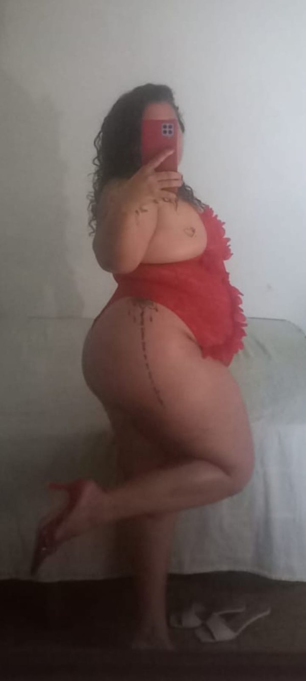 DIANA BRASILENA MUY COMPLACIENTE AL TOP