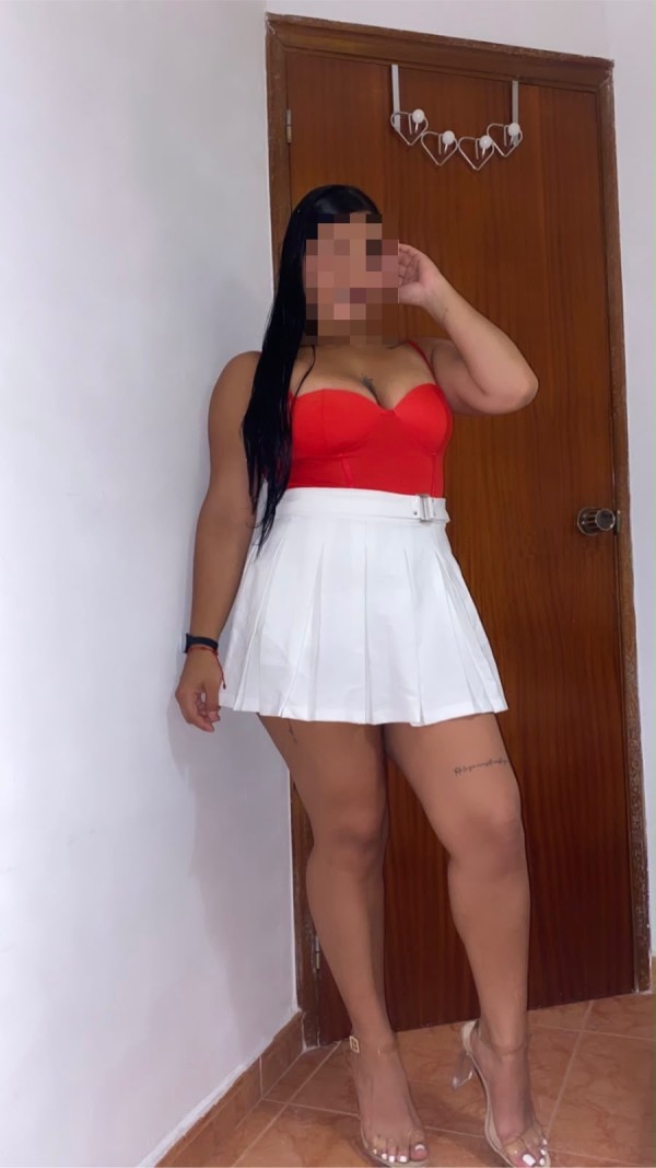 LUNA MUY FIESTERA Y CAÑERA EN LA CAMA