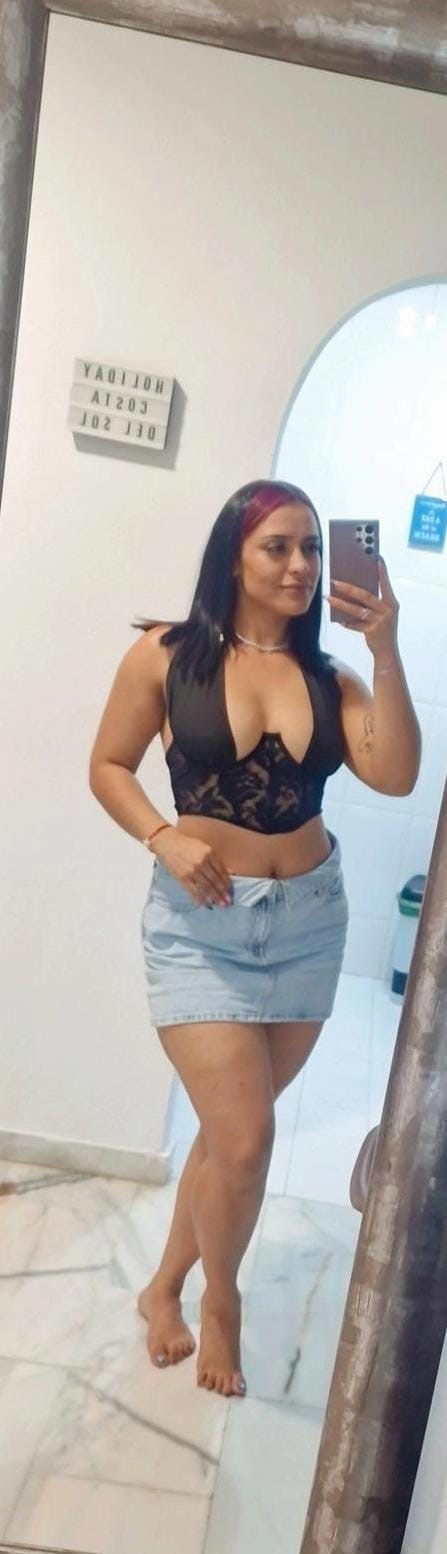 Violeta extotica y sensual diosa colombiana