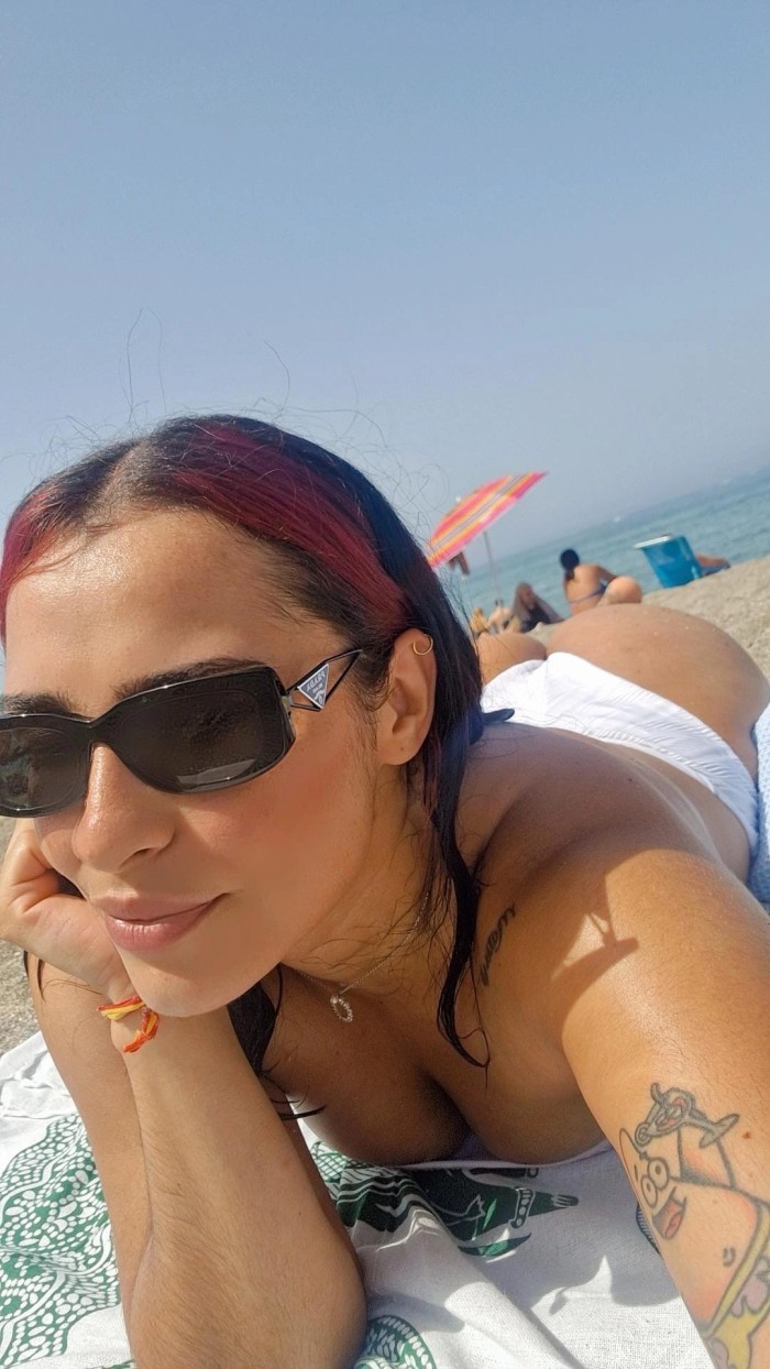 Violeta extotica y sensual diosa colombiana