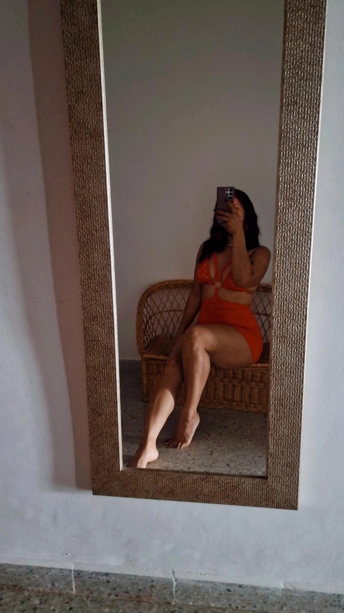 Violeta extotica y sensual diosa colombiana