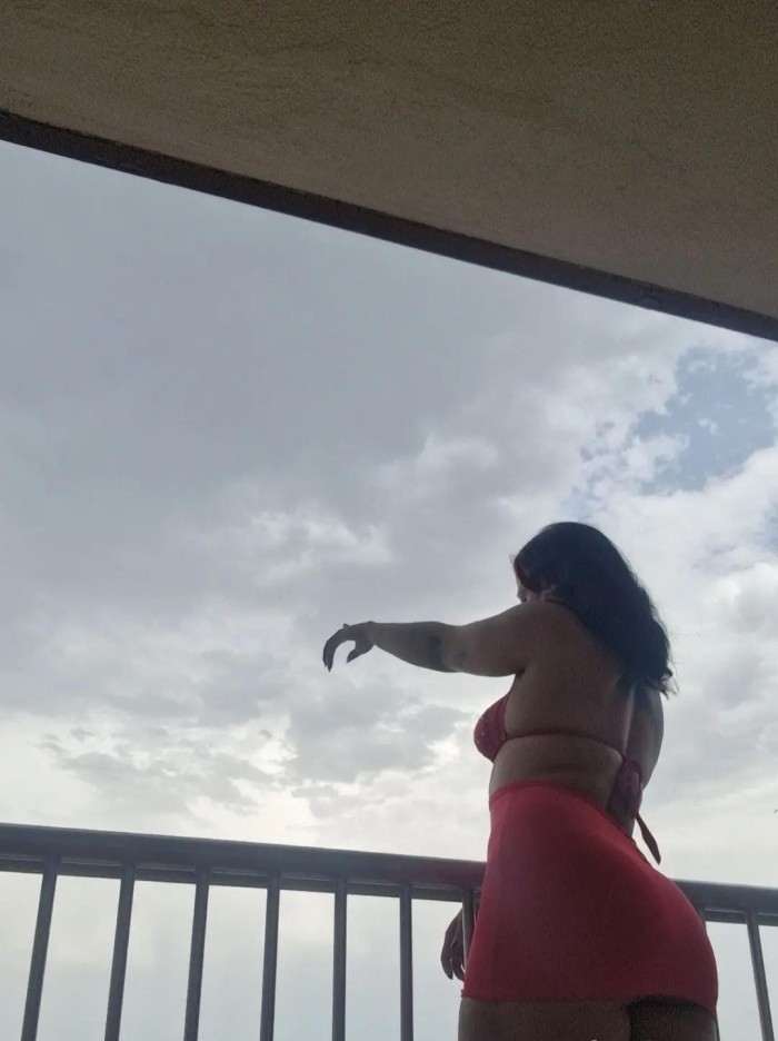 Violeta extotica y sensual diosa colombiana