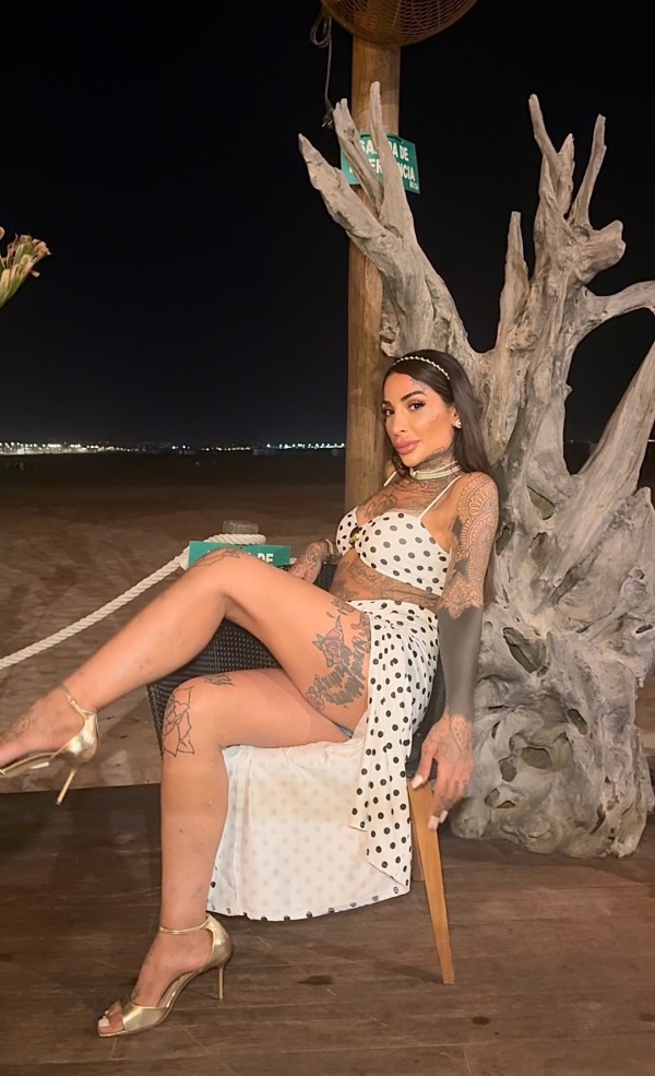 TRANS ESPAÑOLA TODA TATUADA