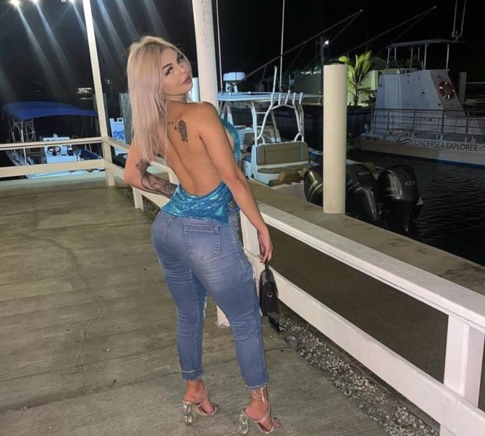 Espectacular rubia muy implicada