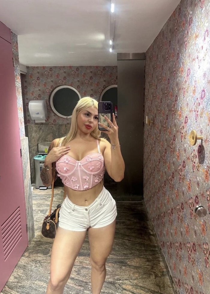 Espectacular rubia muy implicada