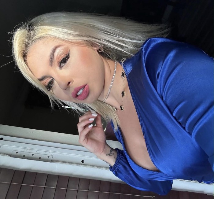 Espectacular rubia muy implicada