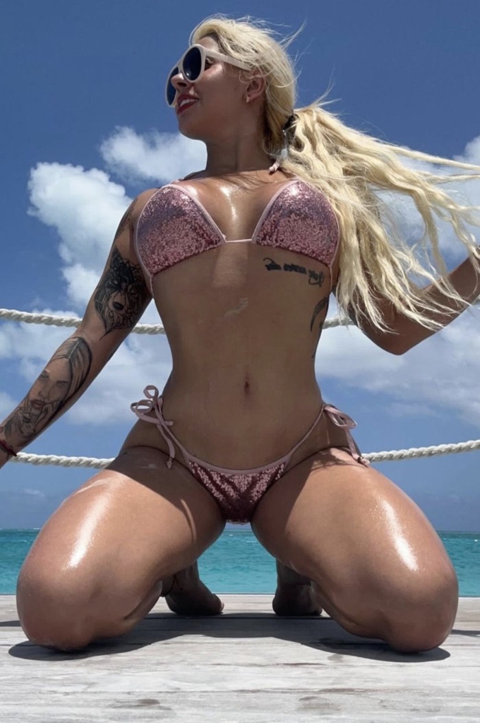 Espectacular rubia muy implicada