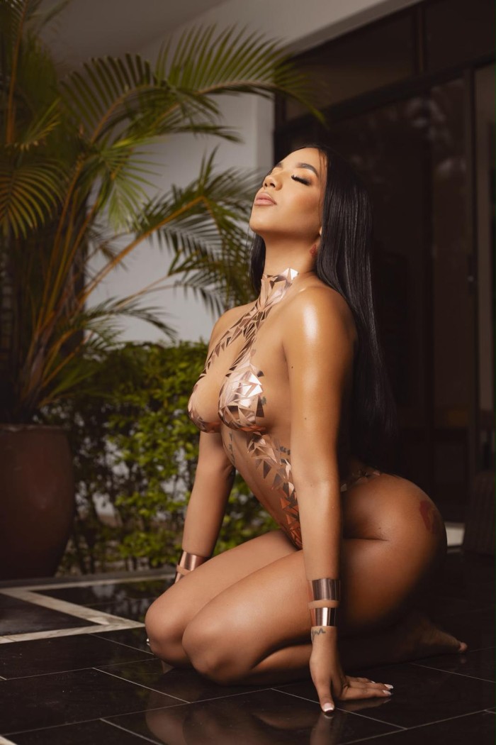 DIOSA DEL PLACER INSASIABLE CON COÑITO HUMENO