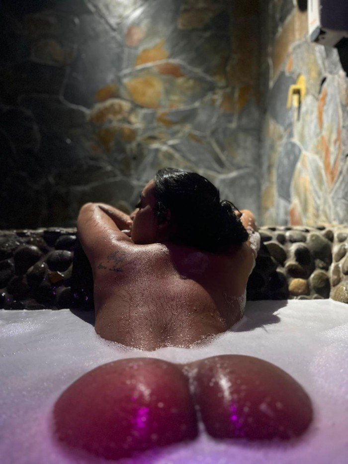 DIOSA DEL PLACER INSASIABLE CON COÑITO HUMENO