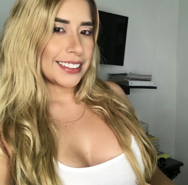 VALERIA LATINA HERMOSA JOVENSITA FIESTERA