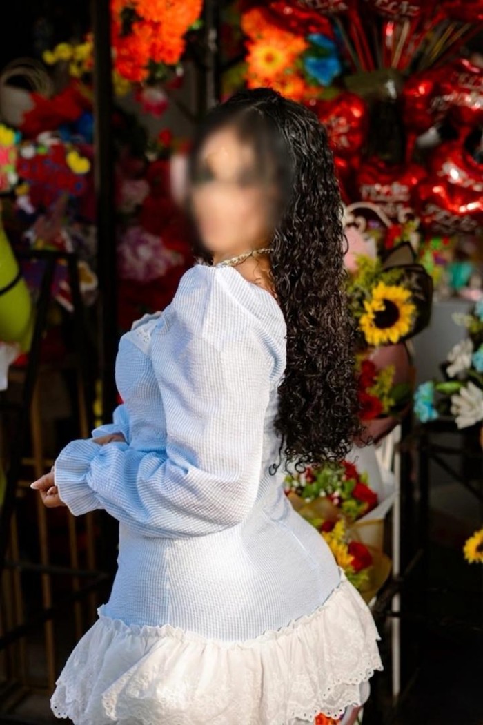 LATINA CACHONDA ME GUSTA POR EL CULO