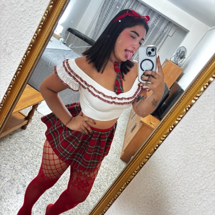 LATINA CULONA CON DELICIOSO COÑITO ESPERANDOTE