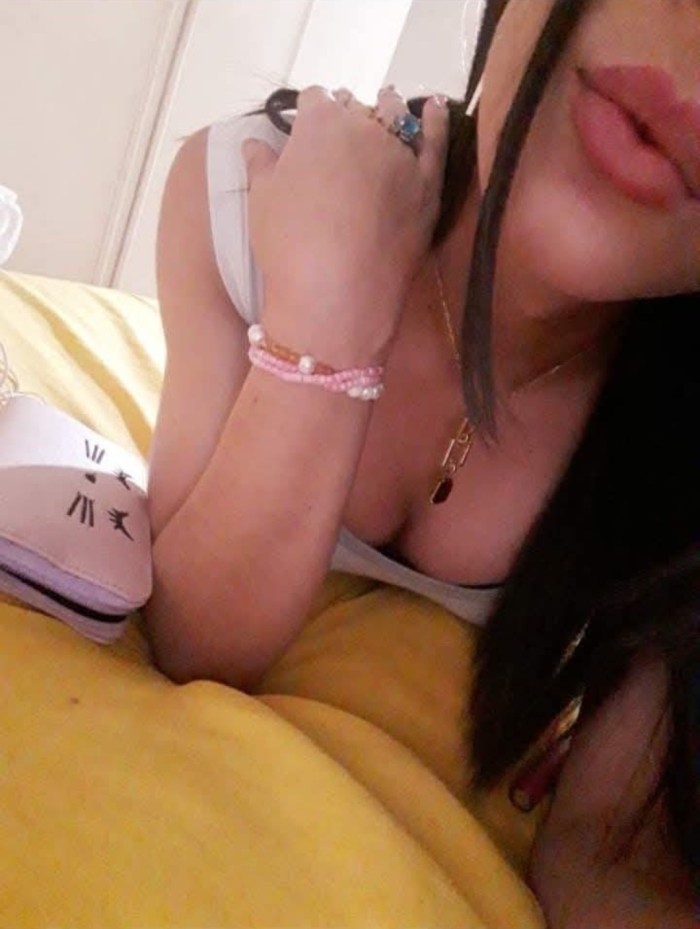 TRANS COMPLACIENTE CACHONDA DESEOSA DE SEXO