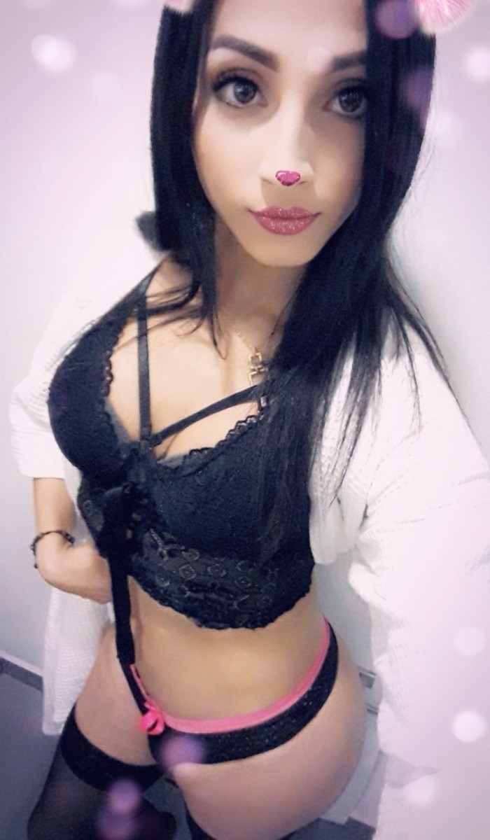 TRANS COMPLACIENTE CACHONDA DESEOSA DE SEXO