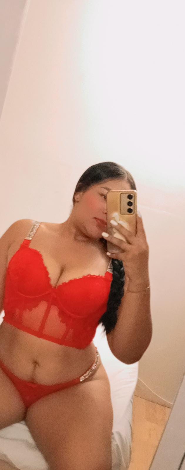 JOVENCITA COMPLETA, ENROLLADA Y FIESTERA… 24H