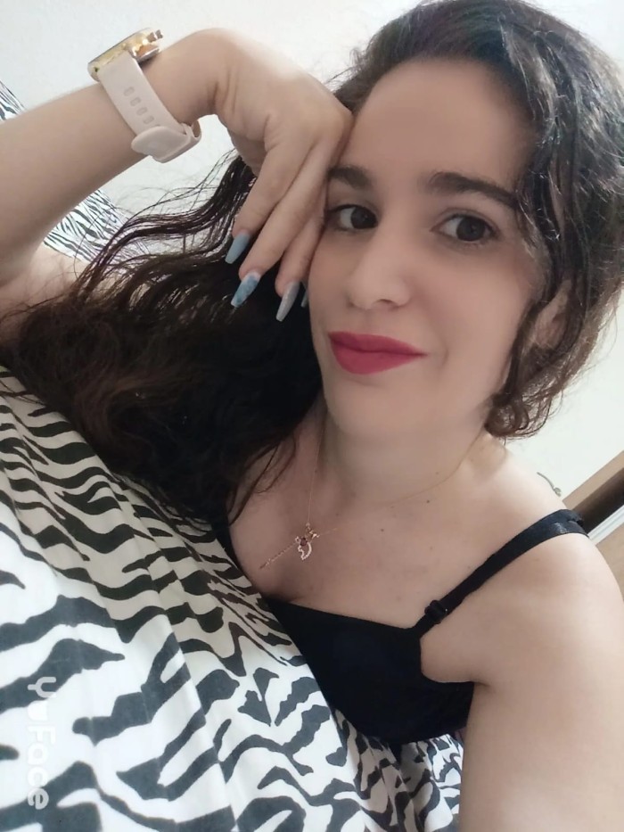VALERIA , ARGENTINA DELGADITA DE 26 AÑOS