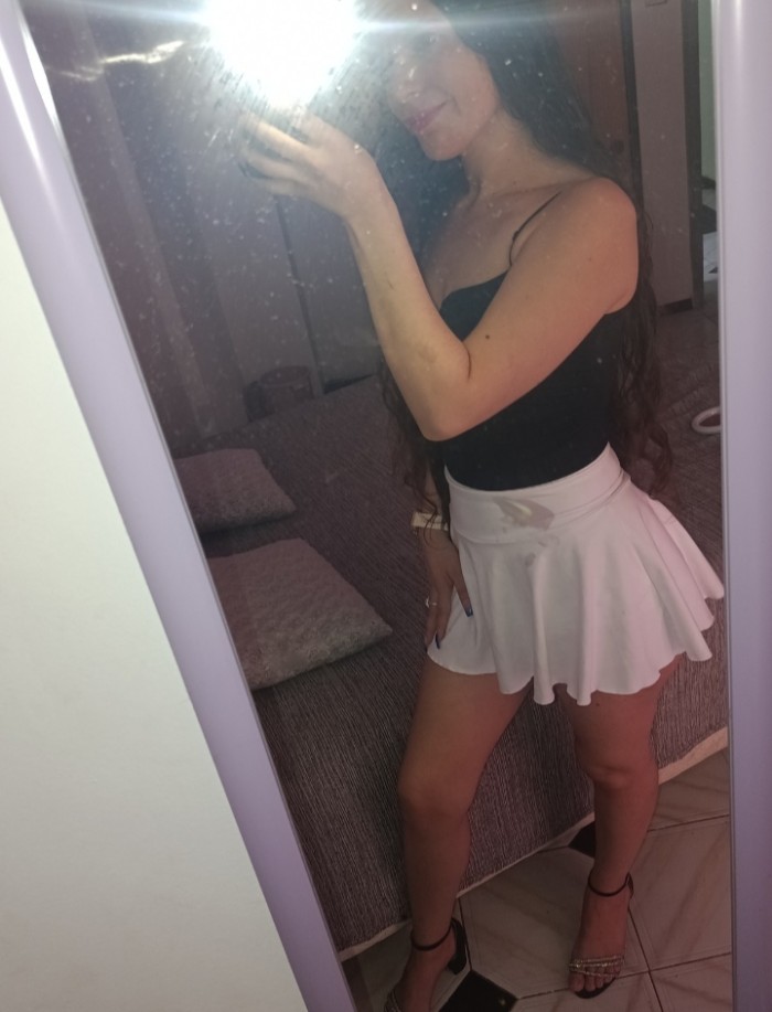 VALERIA , ARGENTINA DELGADITA DE 26 AÑOS