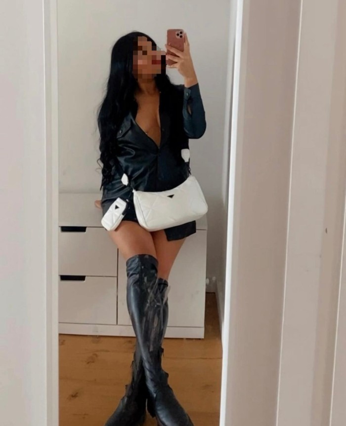 MUÑECA ARDIENTE CON GANAS DE JUGAR