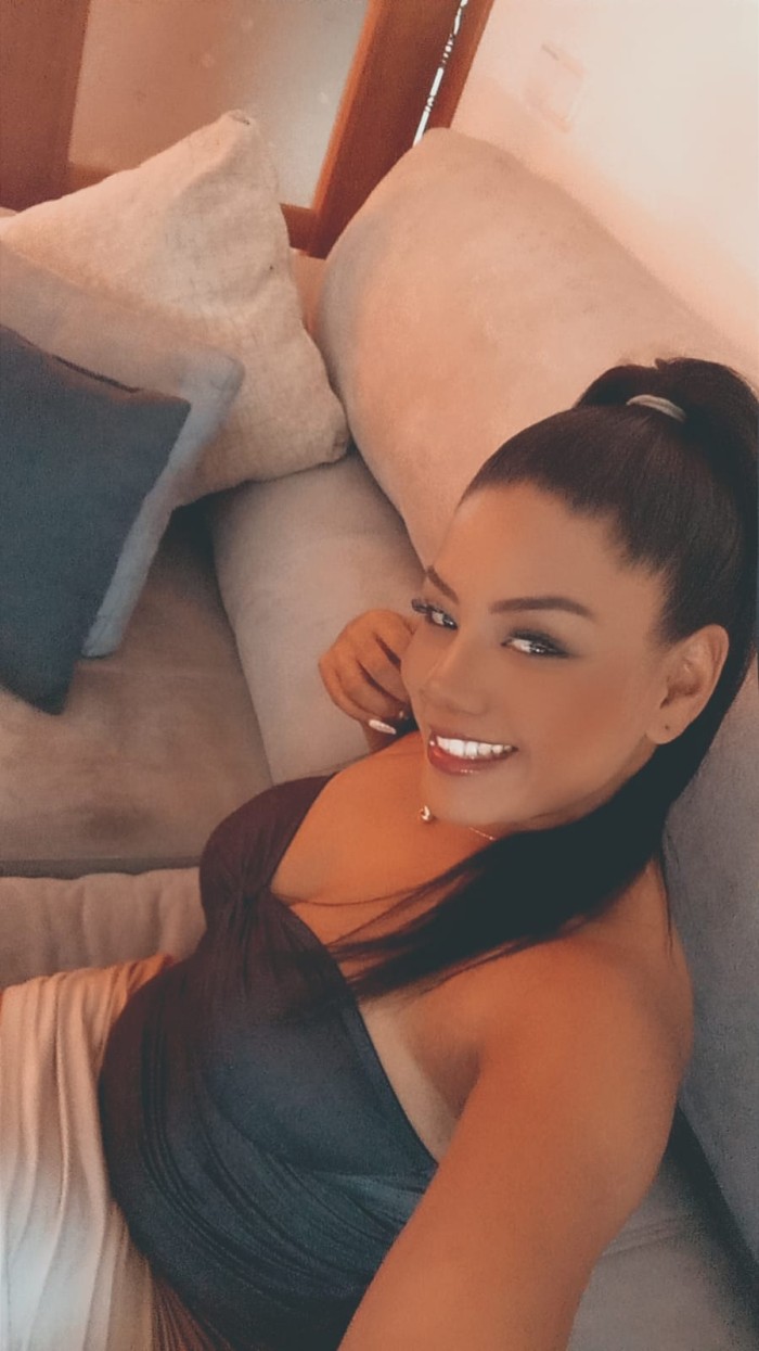 CALIENTE ATRACTIVA, Y BIEN PUTITA