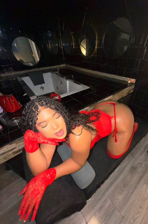 ARDIENTE CHICA TRANS CAÑERA, SEXO A TOPE MUY FIESTERA EN TORREVIEJA
