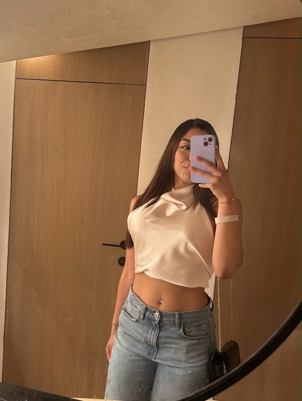 Venezolana exuberante cariñosa