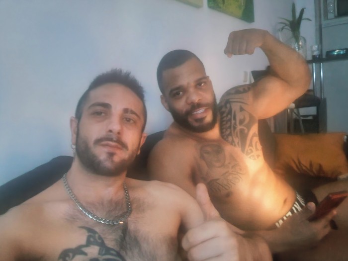 Pareja de colegas uno het y otro bisex