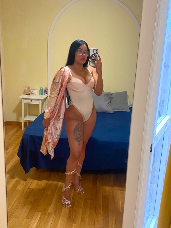 LAS GALLETAS ENCANTADORA MUJER EXÓTICA SEXO RICO