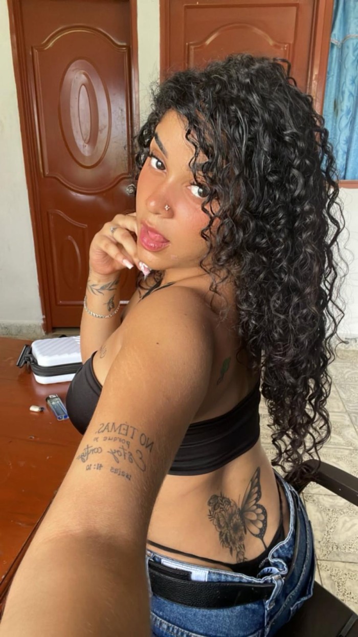 linda chica colombiana disponible en elda