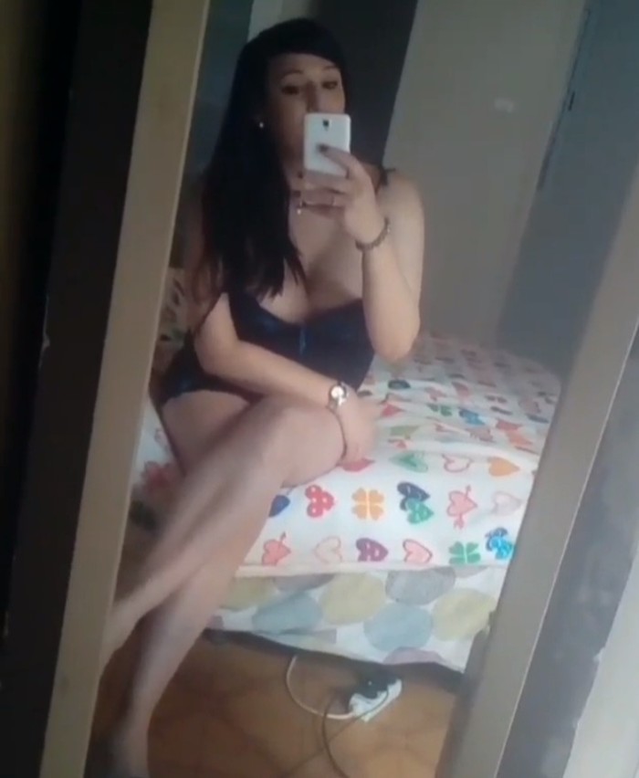GUAPA MORENA MUY VICIOSA Y CALIENTE