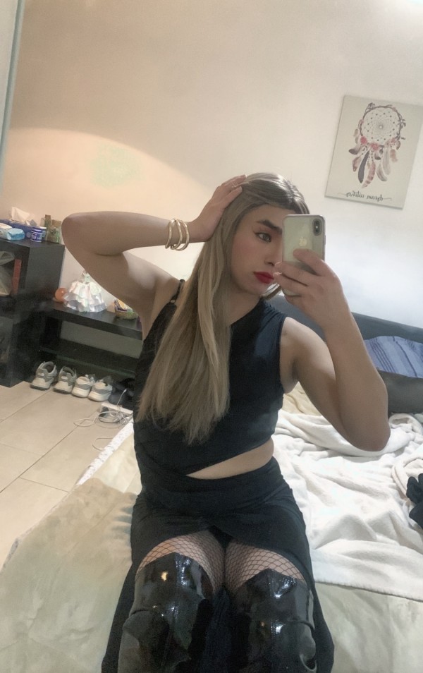 BELLA RUBIA RECIÉN LLEGADA