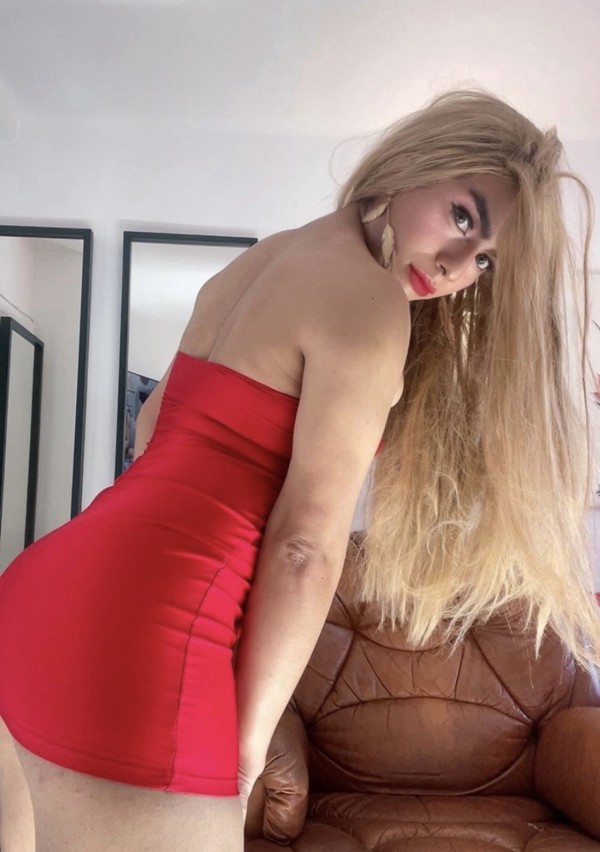 BELLA RUBIA RECIÉN LLEGADA