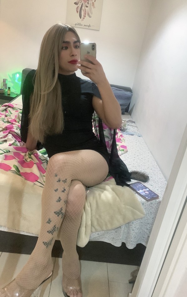 BELLA RUBIA RECIÉN LLEGADA