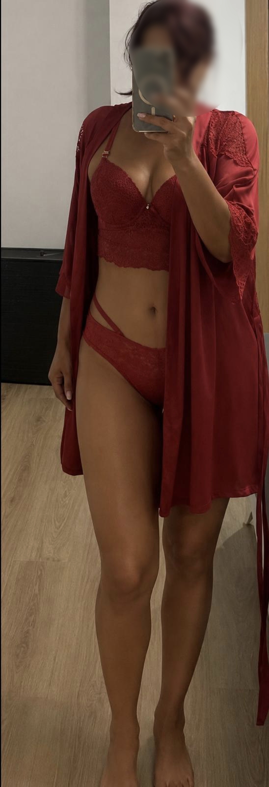 THAIS BRASILEÑA DIVINA TE ESTÁ ESPERANDO