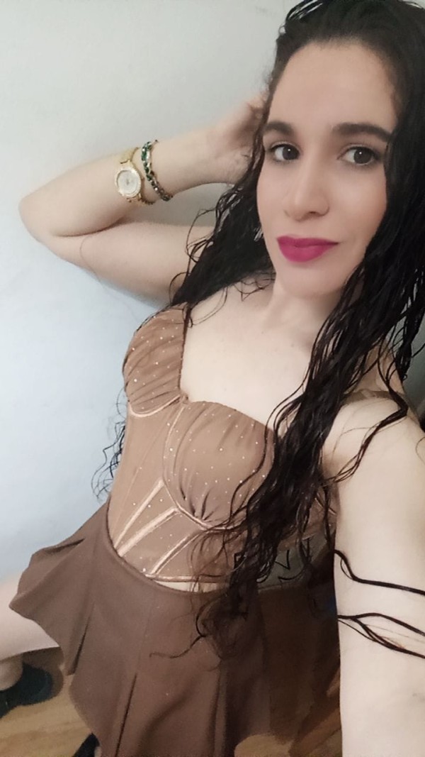 VALERIA , ARGENTINA DELGADITA DE 26 AÑOS