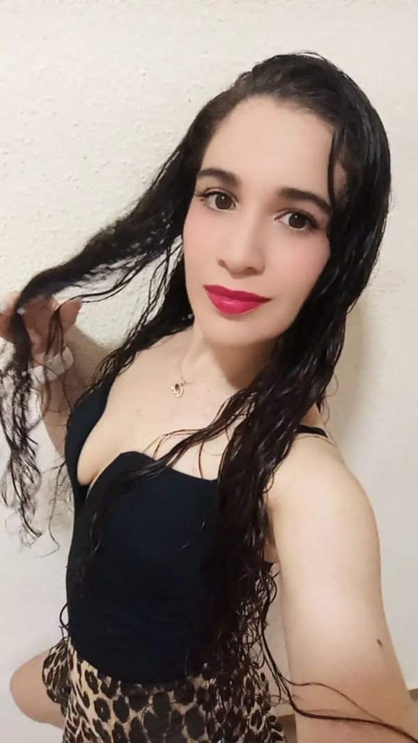 VALERIA , ARGENTINA DELGADITA DE 26 AÑOS
