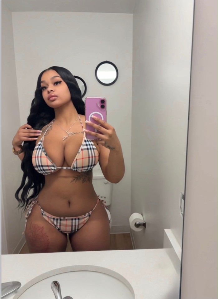 Mulata sexy y juguetona, con ganas de jugar, llama