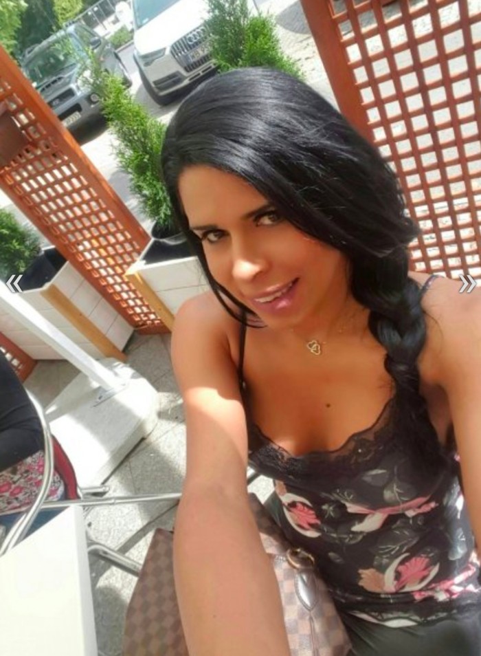 TU MUÑEQUITA TRANS ADICTA AL SEXO