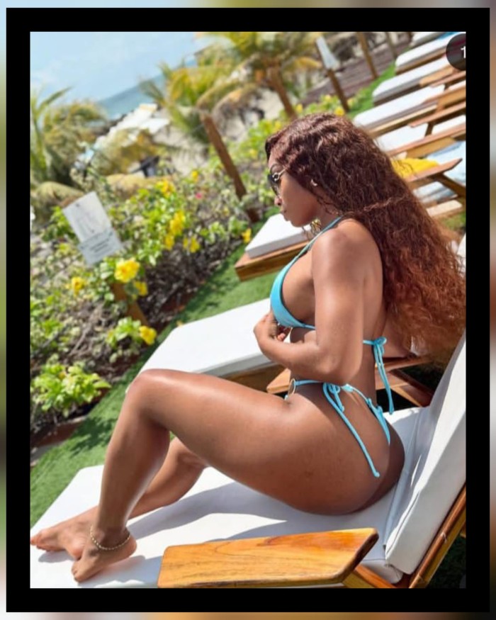 SENSUAL COMPLACIENTE DESEOSA ARDIENTE DE SEXO