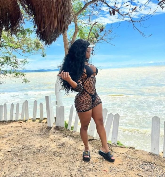 SENSUAL COMPLACIENTE DESEOSA ARDIENTE DE SEXO