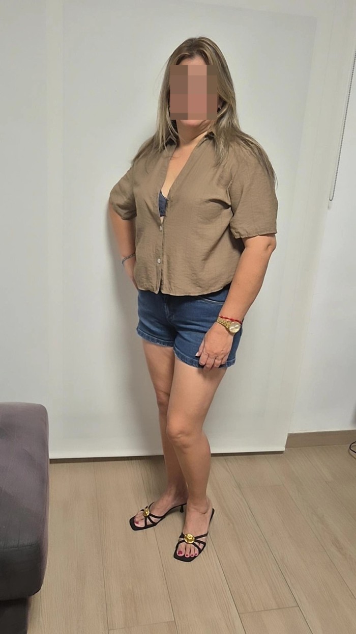 SERE TU ADICCION ENCANTADORA MUJER LATINA