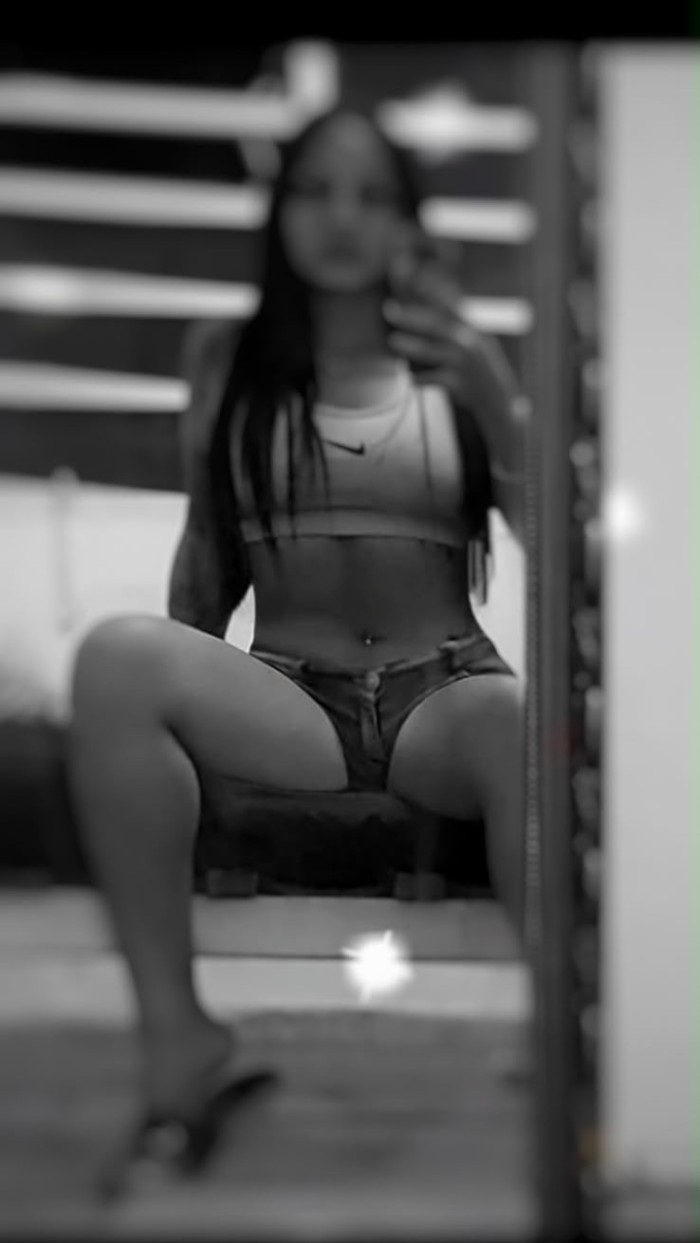 EXCLUSIVA MUJER DIOSA COMPLACIENTE PARA DISFRUTAR