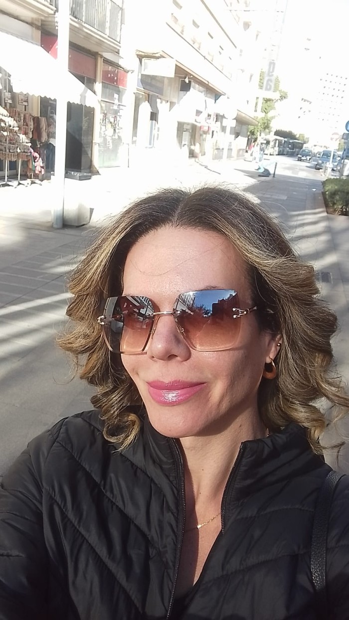 BRASILEÑA, FIESTERA, ARDIENTE, ATREVIDA Y SENSUAL