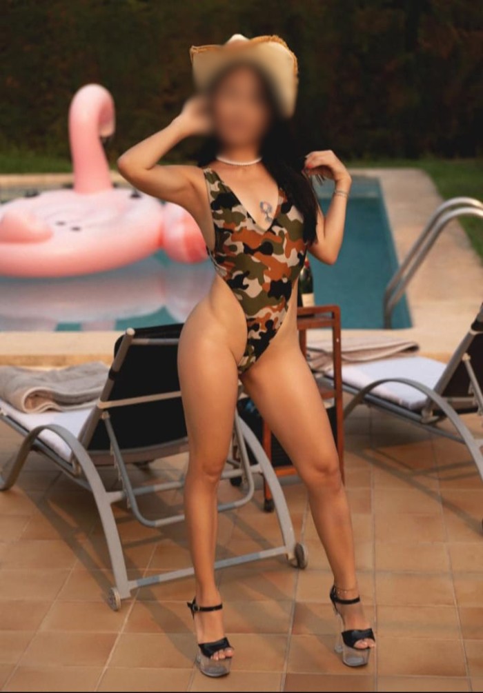 chica latina muy guapa!